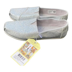 NWT TOMS Slip Ons Girls Youth 4.5 Classic Silver Iridescent Glimmer #10011447